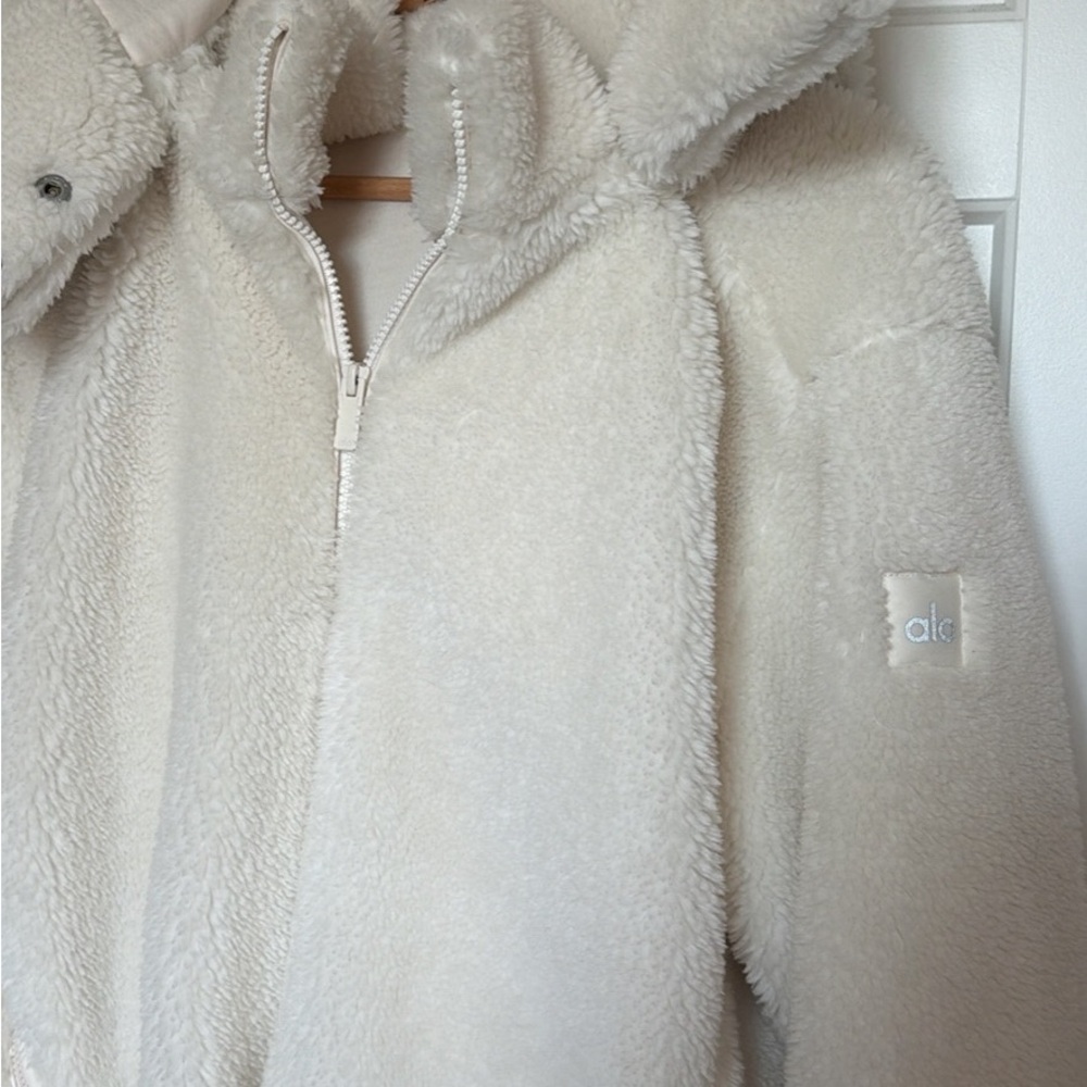 ALO Yoga ivory Foxy Sherpa Jacket